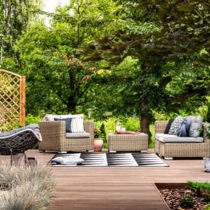 <p>Maak van jouw tuin een echte buitenoase met ons uitgebreide assortiment tuinartikelen. Of je nu op zoek bent naar stijlvolle plantenbakken, robuuste pergola’s of praktische kantopsluitingen, wij bieden alles wat je nodig hebt om je tuin compleet en uitnodigend te maken.</p>

<p><strong>Ons aanbod tuinartikelen:</strong></p>

<ul>
	<li>
	<p><strong>Plantenbakken:</strong> Van modern staal tot natuurlijk hout, voor het creëren van groen en kleur op elk gewenst plekje.</p>
	</li>
	<li>
	<p><strong>Pergola’s:</strong> Geef je tuin karakter en schaduw met onze duurzame en stijlvolle houten pergola’s.</p>
	</li>
	<li>
	<p><strong>Kantopsluitingen:</strong> Zorg voor een strakke en nette afwerking van paden, terrassen en gazons.</p>
	</li>
	<li>
	<p><strong>Overige tuinaccessoires:</strong> Van tuinafscheidingen en tuinmeubilair tot verlichting en decoratie, alles om jouw tuin af te maken.</p>
	</li>
</ul>

<p>Al onze producten zijn geselecteerd op kwaliteit, duurzaamheid en design, zodat je jarenlang kunt genieten van een mooie en functionele buitenruimte. Ontdek ons assortiment en laat je inspireren!</p>

