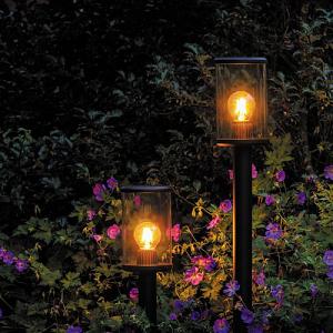 <p>Staande Lampen 12 Volt – Veilig en Stijlvol Verlichten</p>
<p>Onze staande lampen op 12 volt bieden een perfecte combinatie van veiligheid, energiezuinigheid en moderne uitstraling. Dankzij het lage voltage zijn deze lampen ideaal voor gebruik in ruimtes waar je een zachte, sfeervolle verlichting wilt zonder zorgen over hoge spanningen.</p>
<p>De 12 volt technologie zorgt ervoor dat de lampen minder warmte afgeven, wat ze veiliger maakt in bijvoorbeeld woonkamers, slaapkamers of kinderkamers. Bovendien zijn ze uitstekend te combineren met LED-verlichting, waardoor je profiteert van een lange levensduur en een lager energieverbruik.</p>
<p>Onze staande lampen 12 volt zijn verkrijgbaar in diverse designs, van strak en minimalistisch tot klassiek en warm. Ze zijn eenvoudig aan te sluiten op laagspanningssystemen en bieden dankzij hun flexibele lampenkappen en verstelbare armen veel mogelijkheden om jouw ruimte precies zo te verlichten als jij wilt.</p>
<p>Kies voor een staande lamp 12 volt en geniet van sfeervolle, veilige verlichting met een eigentijdse uitstraling.</p>