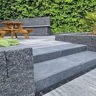 <p>Onze traptredes bieden de perfecte combinatie van duurzaamheid, stijl en veiligheid. Of het nu gaat om een woonhuis, kantoor of industrieel pand, de juiste traptrede zorgt voor een stevige en betrouwbare ondergrond bij elke stap.</p>