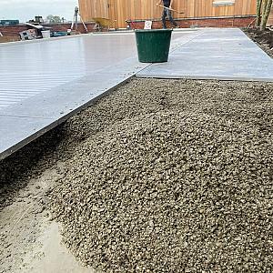 <p>Met onze mini betoncentrale produceer je eenvoudig en snel vers beton. Compact, efficiënt en geschikt voor kleine tot middelgrote bouwprojecten, zodat je altijd de juiste hoeveelheid beton hebt.</p>

