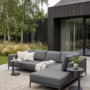<p><strong>Loungesets voor buiten: comfort en stijl in je tuin</strong></p>

<p>Een loungeset is de basis voor een ontspannen en sfeervolle buitenruimte. Of je nu een groot terras hebt of een compact balkon: met een loungeset cre&euml;er je een comfortabele plek om te zitten, te borrelen en te genieten van het buitenleven. Moderne loungesets combineren luxe zitcomfort met weerbestendige materialen en een stijlvol design.</p>

<p>De meeste loungesets zijn gemaakt van materialen zoals wicker, aluminium of teakhout. Wicker is populair vanwege de warme uitstraling en het onderhoudsgemak, terwijl aluminium licht, strak en roestvrij is. Teakhout zorgt juist voor een natuurlijke en luxe look die mooi vergrijst door de tijd heen.&nbsp;</p>

<p>Waarom kiezen voor onze loungesets?</p>

<ul>
	<li>Comfortabele zit met dikke, weerbestendige kussens</li>
	<li>Verkrijgbaar in hoeksets, banksets en dining loungesets</li>
	<li>Geschikt voor elk formaat tuin of terras</li>
	<li>Duurzame materialen zoals aluminium, wicker en teak</li>
	<li>Stijlvolle designs voor een luxe buitengevoel</li>
	<li>Makkelijk te combineren met bijzettafels en accessoires</li>
</ul>

<p>Of je nu wilt loungen in de zon, gezellig wilt borrelen met vrienden of buiten wilt dineren: met een loungeset maak je van je tuin een tweede woonkamer.</p>
