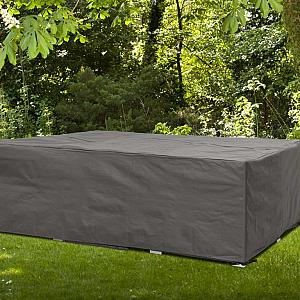 <p><strong>Beschermhoezen voor tuinmeubelen</strong></p>

<p>Met de juiste beschermhoes blijven jouw tuinmeubelen langer mooi, schoon en beschermd tegen alle weersomstandigheden. Of het nu gaat om een loungeset, tuinset, tuintafel of stoelen: onze beschermhoezen bieden optimale bescherming tegen regen, vuil, UV-straling en vorst.</p>

<p>Onze hoezen zijn gemaakt van duurzame en waterafstotende materialen en zijn verkrijgbaar in verschillende maten en vormen. Dankzij ademende stoffen en slimme ventilatie wordt condens en schimmelvorming beperkt, zodat jouw tuinmeubelen het hele jaar door in topconditie blijven.</p>

<p>Waarom kiezen voor onze beschermhoezen?</p>

<ul>
	<li>Bescherming tegen regen, vuil en zonlicht</li>
	<li>Verlengt de levensduur van je tuinmeubelen</li>
	<li>Waterafstotend en UV-bestendig</li>
	<li>Verkrijgbaar in diverse maten en modellen</li>
	<li>Eenvoudig te bevestigen en te reinigen</li>
	<li>Geschikt voor loungesets, tuinsets, tafels en stoelen</li>
</ul>

<p>Of je nu jouw tuinset wilt beschermen in de winter of dagelijks wilt afdekken tegen stof en regen: met een passende beschermhoes geniet je langer van jouw tuinmeubelen. Ontdek onze collectie en kies de hoes die perfect bij jouw meubels past.</p>
