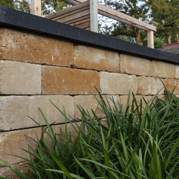 Muurblok getrommeld - Alp.X.826  30x20x10 geel gemêleerd