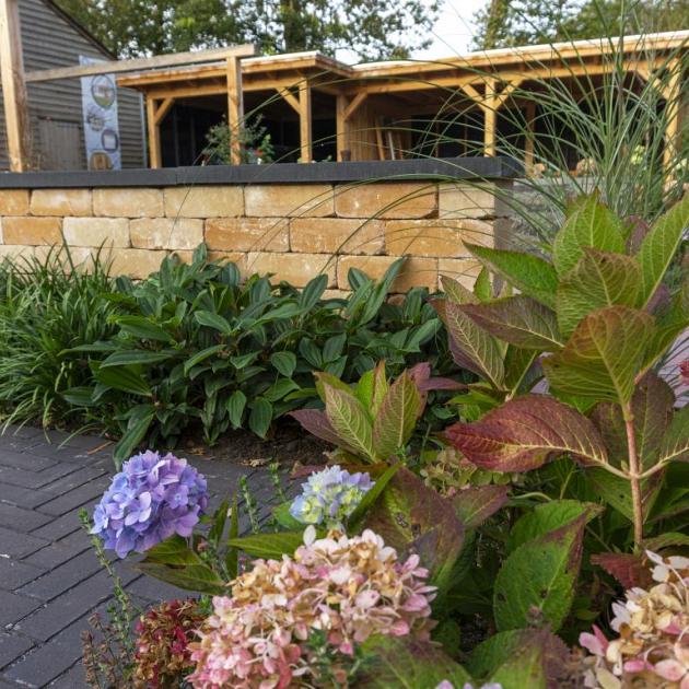 Muurblok getrommeld - Alp.X.826  30x20x10 geel gemêleerd