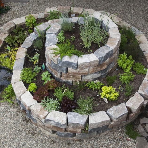 Muurblok - Alp.X.8106 - 17/24x15x10 cm - bruin - oranje   gemêleerd